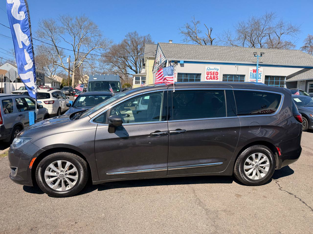 Used 2019 Chrysler Pacifica Touring-L FWD image 7