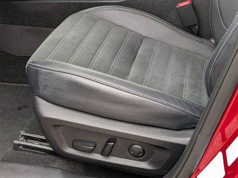 Used 2025 Mitsubishi Outlander SE image 23