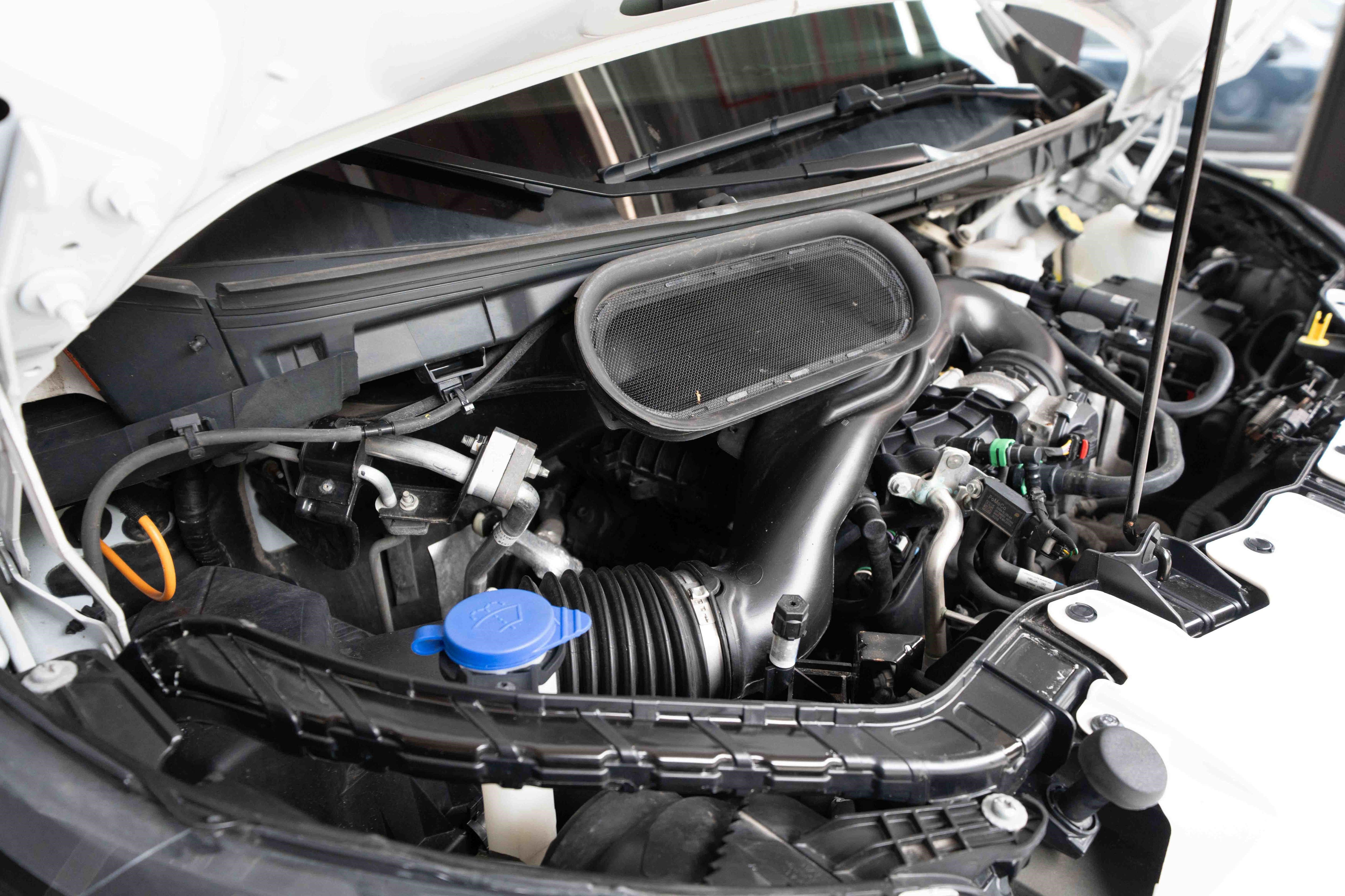 Used 2025 Ford Transit 250 148 High Roof Extended AWD w/ Load Area Protection Package image 33