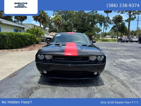 Used 2014 Dodge Challenger SXT image 2