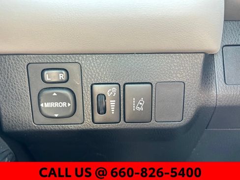 Used 2018 Toyota RAV4 Limited AWD/4WD image 14