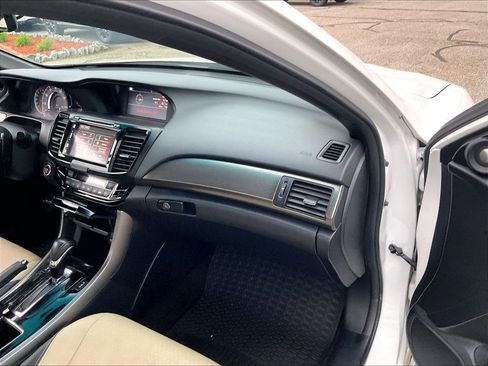 Used 2017 Honda Accord EX-L image 12