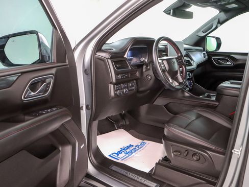 Used 2024 Chevrolet Suburban RST w/ Luxury Package image 3