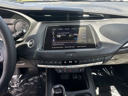 Certified 2022 Cadillac XT4 Luxury w/ Cold Weather Package FWD image 22
