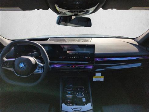 New 2026 BMW i5 eDrive40 w/ Premium Package image 15