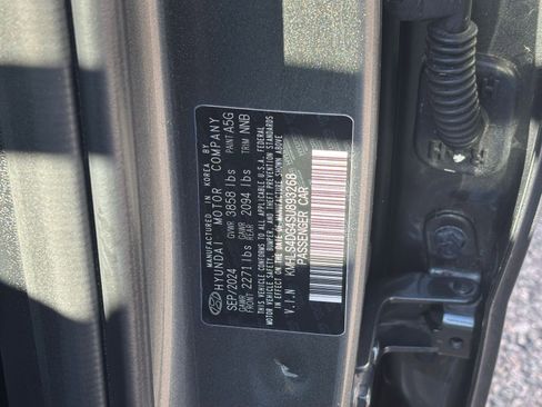 Used 2025 Hyundai Elantra SEL image 25