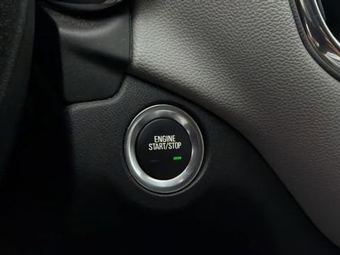 Used 2023 Chevrolet Equinox LT FWD image 26