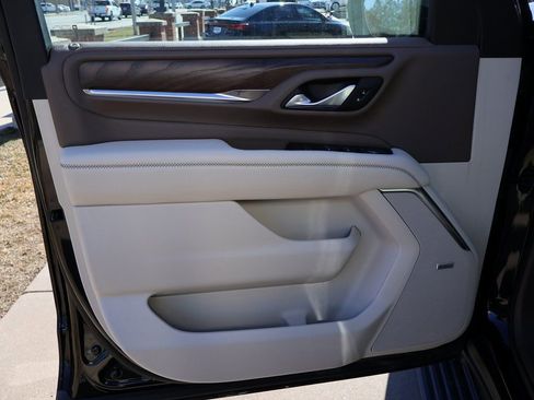 Used 2021 GMC Yukon Denali w/ Denali Premium Package image 30