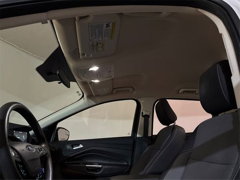 Used 2019 Ford Escape SE image 23