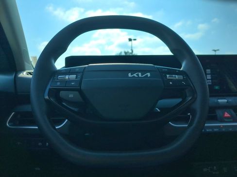 Used 2025 Kia K4 FWD image 23