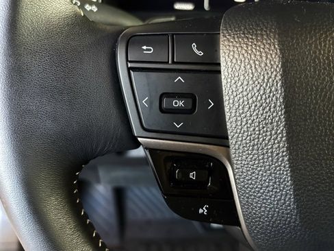 Used 2025 Toyota Camry SE image 23