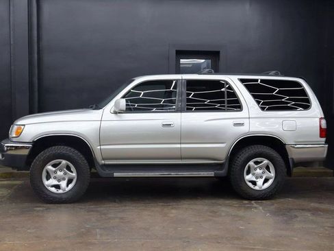 Used 1999 Toyota 4Runner SR5 image 3