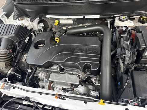 Used 2024 GMC Terrain SLT image 27