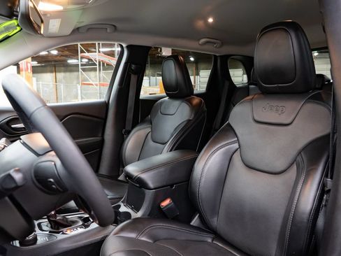 Used 2023 Jeep Cherokee Altitude Lux w/ Mopar Interior Package AWD/4WD image 23