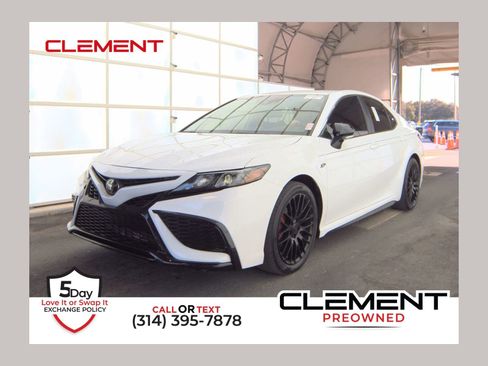 Used 2023 Toyota Camry SE image 1