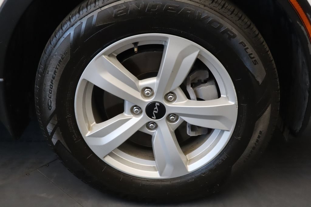 Used 2023 Kia Sorento LX FWD image 10