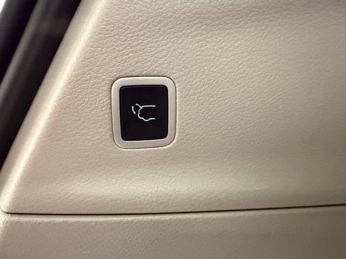 Used 2024 Chrysler Pacifica Touring-L image 26