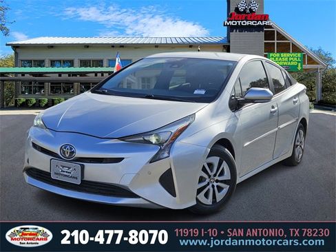 Used 2018 Toyota Prius Three image 1