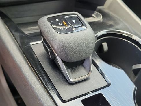 Used 2024 Nissan Rogue S FWD image 31
