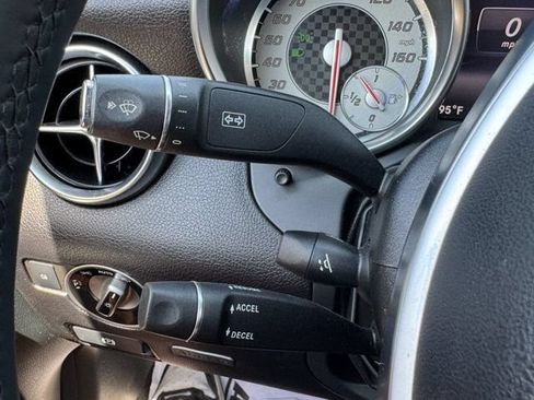 Used 2014 Mercedes-Benz SLK 250 image 21