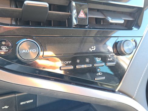 Used 2024 Toyota Camry SE image 20