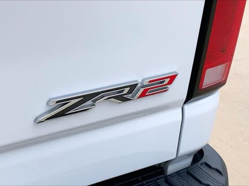 Used 2025 Chevrolet Silverado 2500 ZR2 w/ Technology Package AWD/4WD image 10