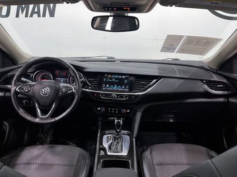 Used 2018 Buick Regal Preferred image 18