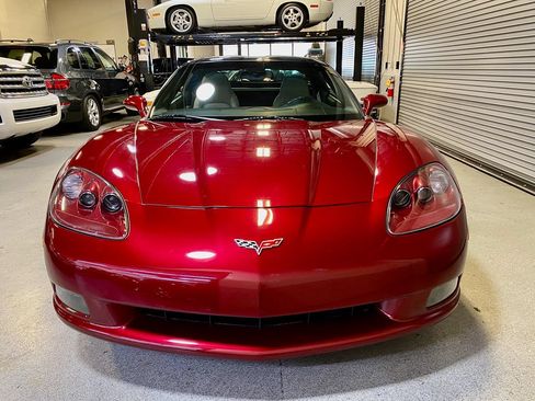 Used 2007 Chevrolet Corvette Coupe w/ Preferred Equipment Group RWD image 3