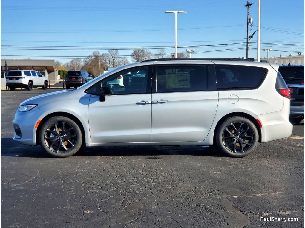 New 2026 Chrysler Pacifica Select w/ S Appearance Package FWD image 18