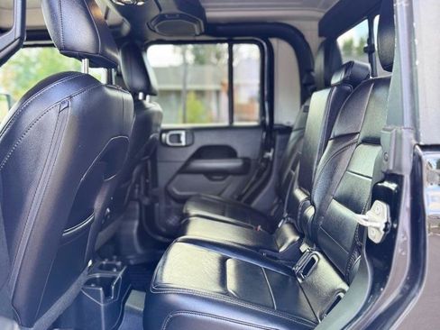 Used 2020 Jeep Gladiator Overland AWD/4WD image 17