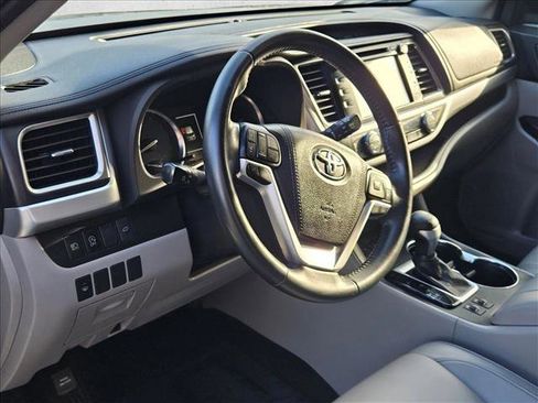 Used 2018 Toyota Highlander XLE FWD image 10