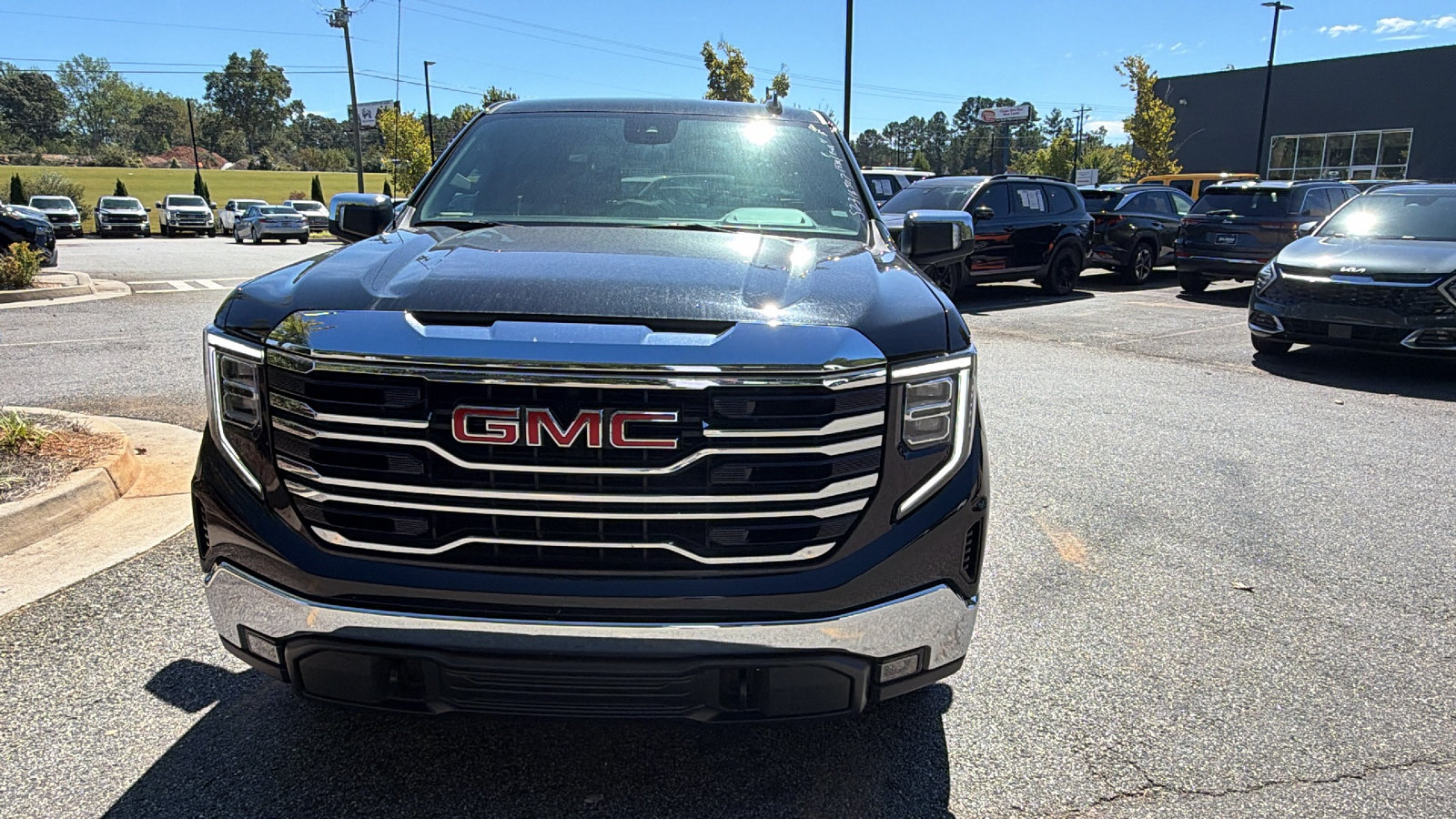 Used 2025 GMC Sierra 1500 SLT AWD/4WD image 3