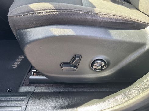 Used 2017 Jeep Cherokee Latitude w/ Comfort/Convenience Group image 13