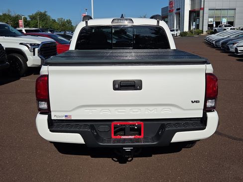 Certified 2019 Toyota Tacoma TRD Sport AWD/4WD image 4
