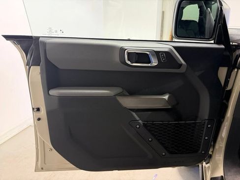 Used 2022 Ford Bronco Everglades AWD/4WD image 9