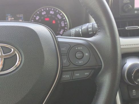 Used 2021 Toyota RAV4 XLE Premium image 25