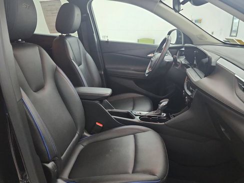 Used 2025 Buick Encore GX Sport Touring w/ Comfort Package FWD image 34