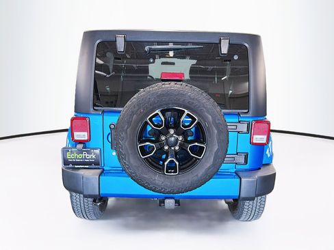Used 2016 Jeep Wrangler Unlimited Sahara w/ Connectivity Group AWD/4WD image 7