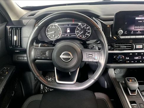 Used 2025 Nissan Pathfinder SV FWD image 5