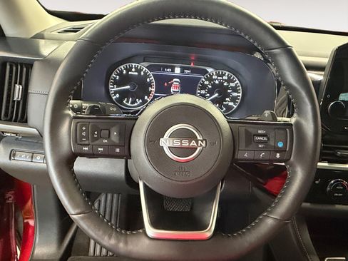 Used 2025 Nissan Pathfinder SL AWD/4WD image 14