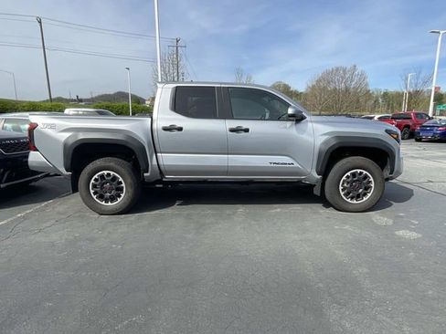 Used 2024 Toyota Tacoma TRD Off-Road image 5
