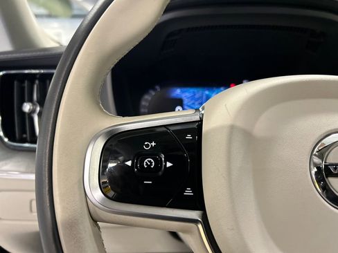 Certified 2025 Volvo XC60 B5 Ultra AWD/4WD image 13