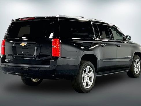 Used 2017 Chevrolet Suburban LT image 8