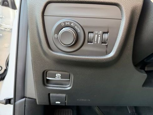 New 2025 Jeep Grand Cherokee Altitude image 11