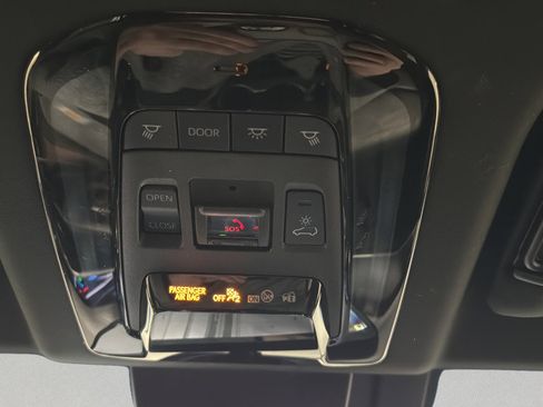 Used 2022 Toyota Venza Limited w/ Advanced Technology Package image 27