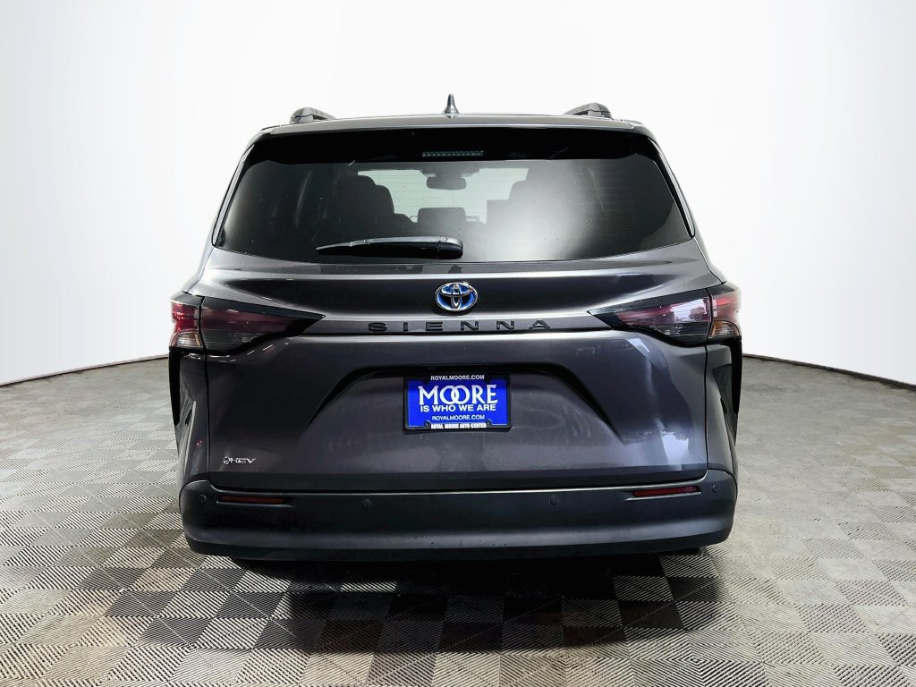 Certified 2025 Toyota Sienna XLE FWD image 6
