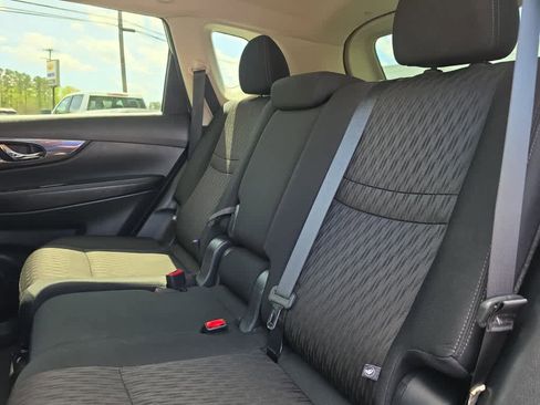 Used 2019 Nissan Rogue SV image 27