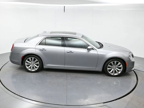 Used 2018 Chrysler 300 Limited w/ Safetytec Plus Group image 42