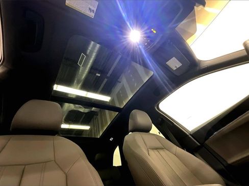 Used 2025 Audi Q5 Premium image 28