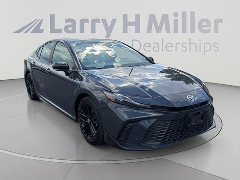 Used 2025 Toyota Camry SE FWD image 7